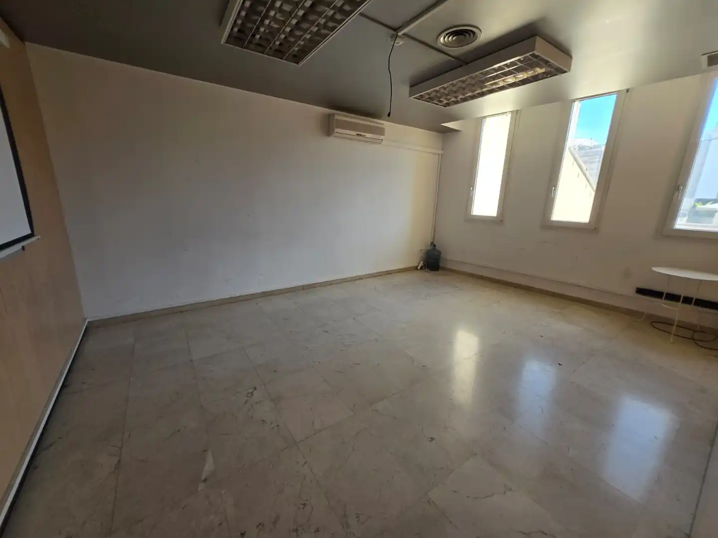 Oficina de alquiler en Centre - Sant Josep - Sanfeliu