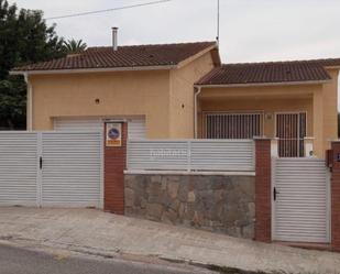 Vista exterior de Casa o xalet en venda en El Vendrell amb Calefacció, Jardí privat i Terrassa