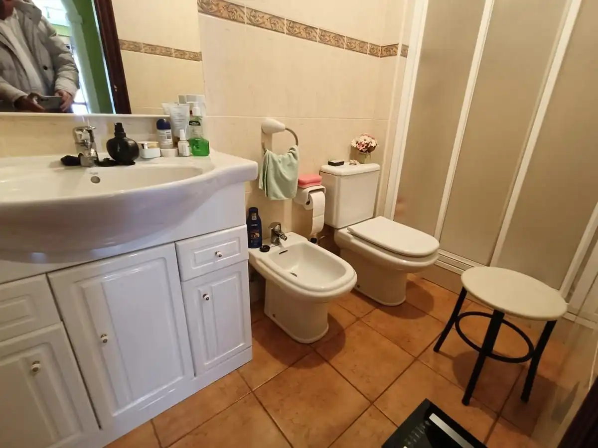 Badezimmer von Wohnung zum Verkauf in Llanes mit Heizung, Terrasse und Abstellraum