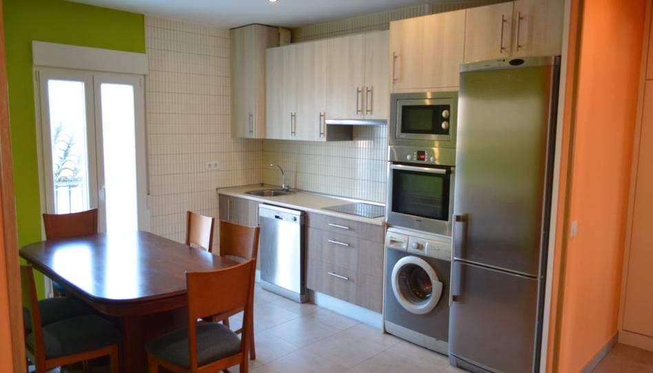 Photo 1 of Flat to rent in Calle Cabezabellosa, 4, Miralvalle - Av. Virgen del Puerto - La Data, Cáceres