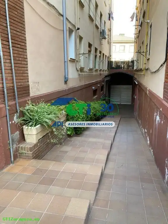 Vista exterior de Oficina de lloguer en Zaragoza