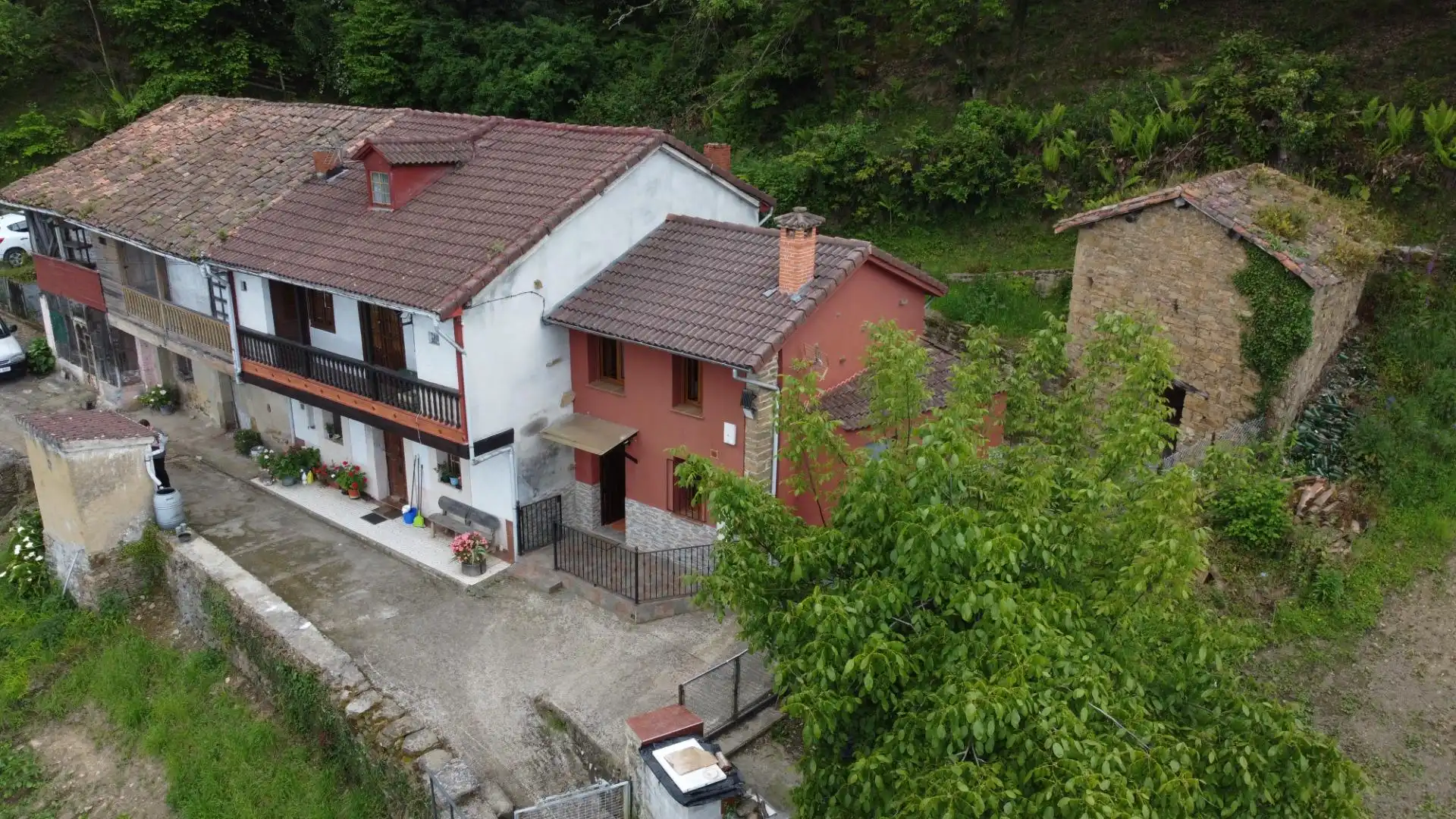 Vista exterior de Finca rústica en venda en San Martín del Rey Aurelio amb Calefacció