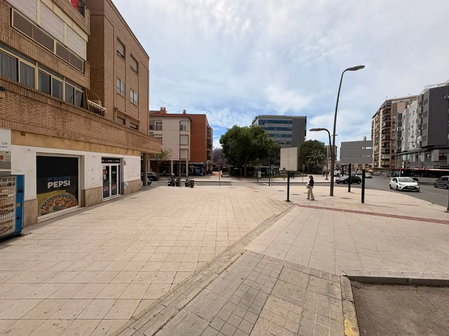 Vista exterior de Local de alquiler en Almería