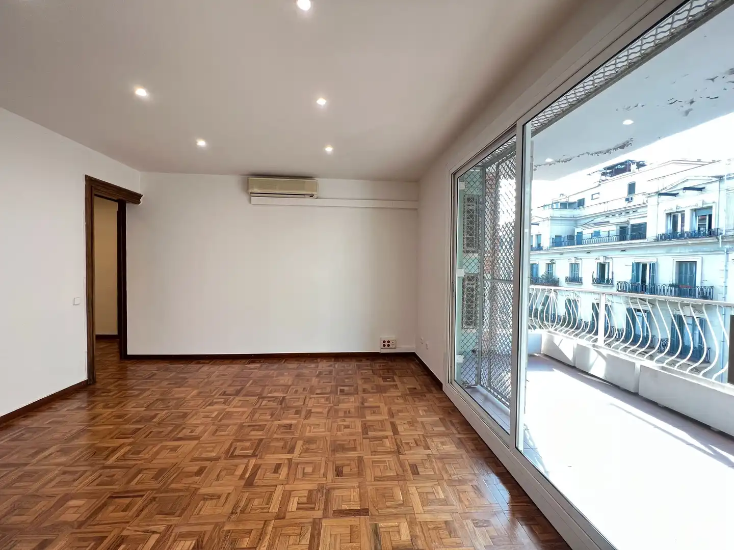 Bureau avec ascenseur à louer à Carrer de Balmes 181, imagen 2