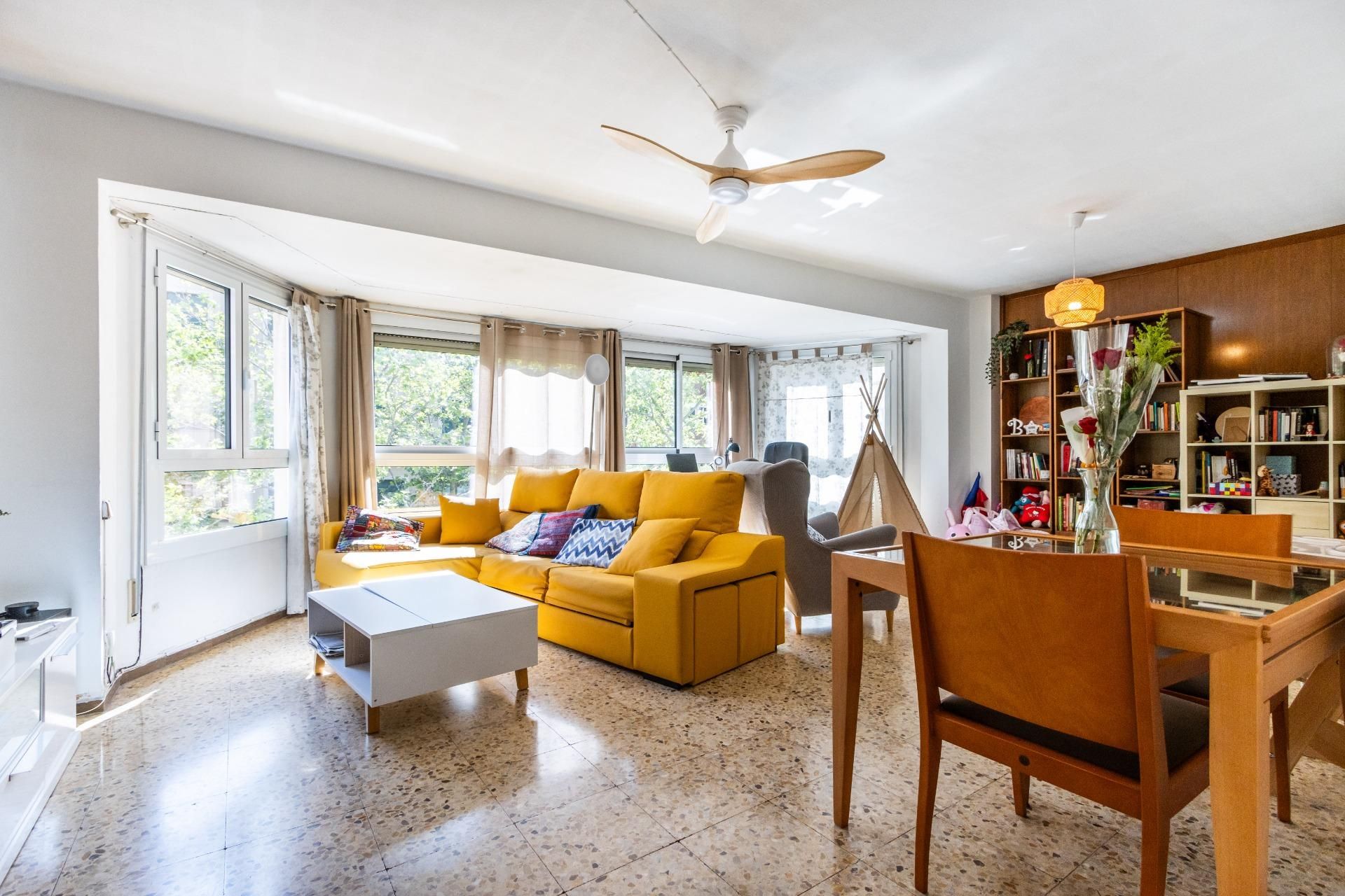 Sala de estar de Piso en venta en Terrassa con Calefacción y Terraza