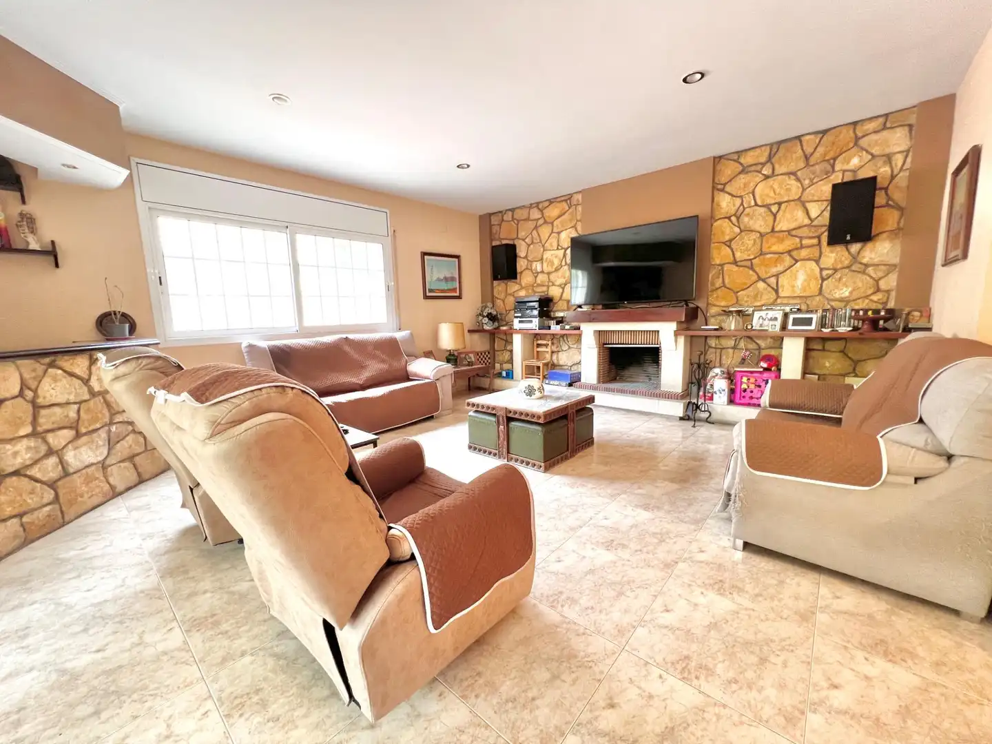 Living room of Houses for sale in Vespella de Gaià  with Heating, Terrace and Swimming Pool