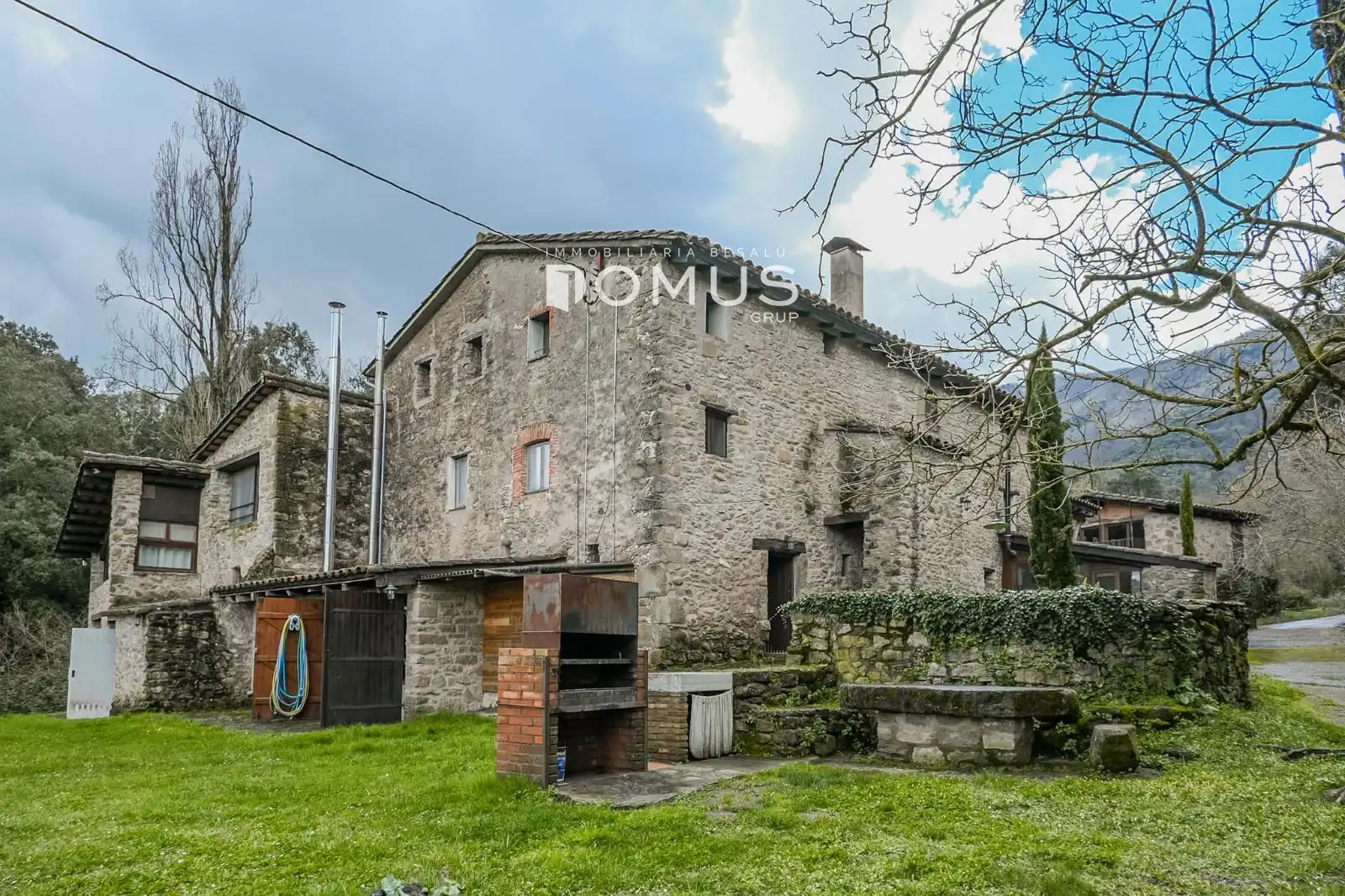 Vista exterior de Finca rústica en venta en Santa Pau con Calefacción, Parquet y Piscina