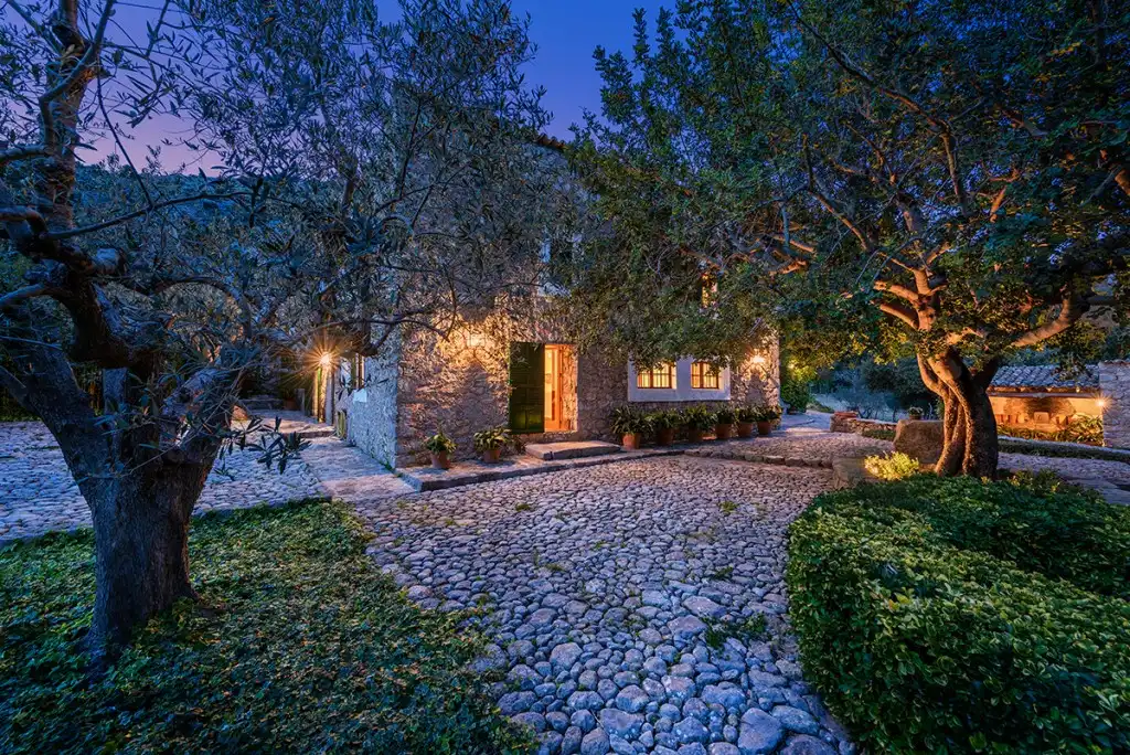 Vista exterior de Finca rústica en venda en Escorca amb Aire condicionat, Calefacció i Jardí privat