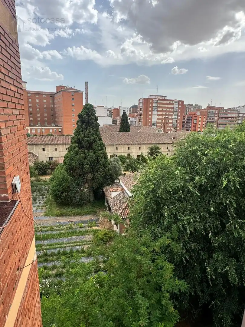 Vista exterior de Pis en venda en Valladolid amb Calefacció, Terrassa i Moblat