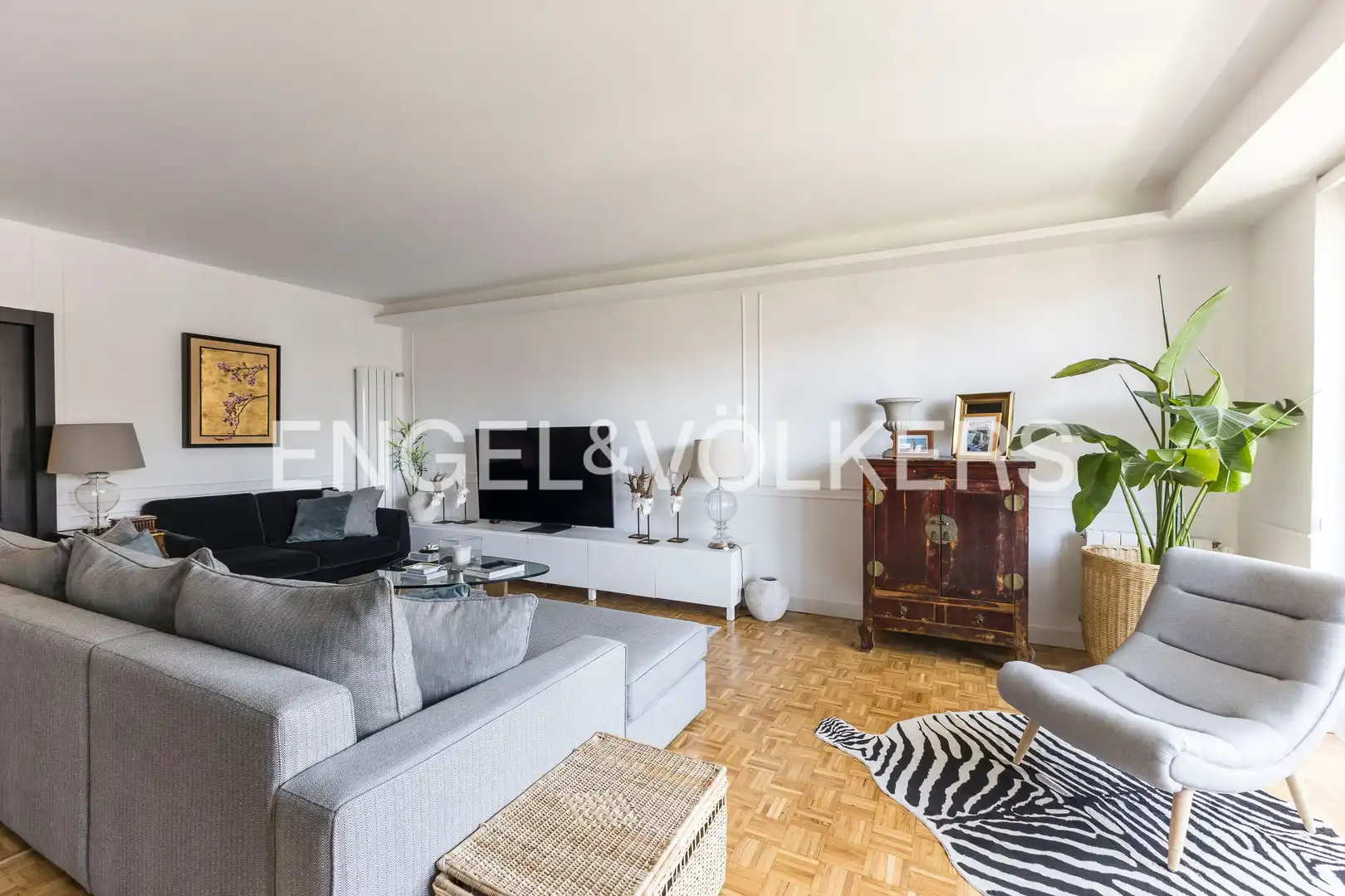Living room of Flat for sale in Madrid  with Air Conditioner, Heating and Parquet flooring