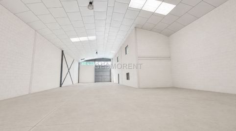 Foto 2 von Fabrikhallen zur Miete in Migjorn, Reus