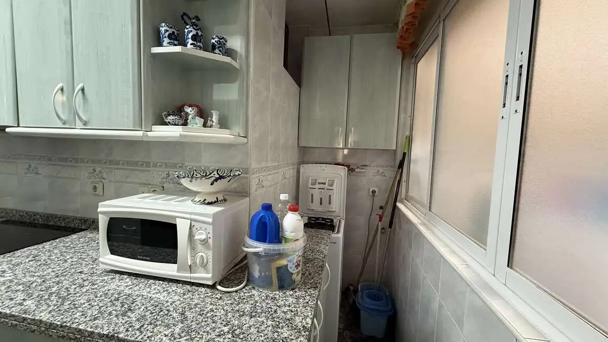 Cuina de Pis de lloguer en Granada amb Calefacció, Moblat i Microones
