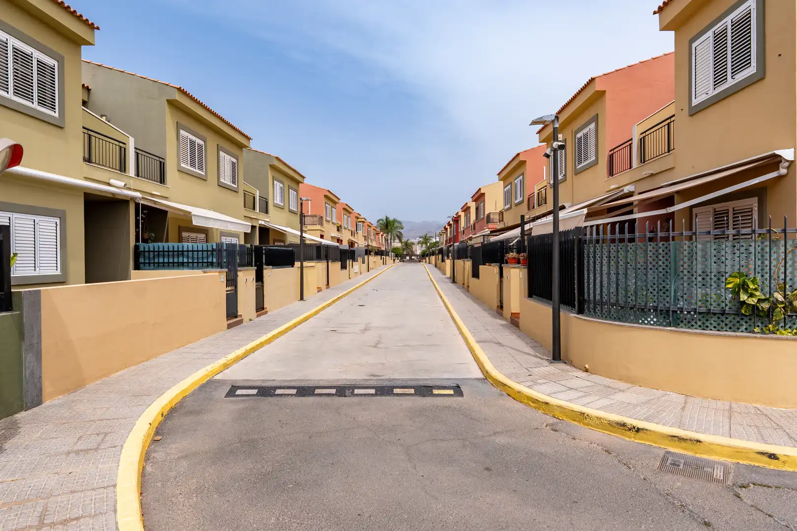 Vista exterior de Casa adosada en venta en San Bartolomé de Tirajana con Aire acondicionado, Jardín privado y Terraza