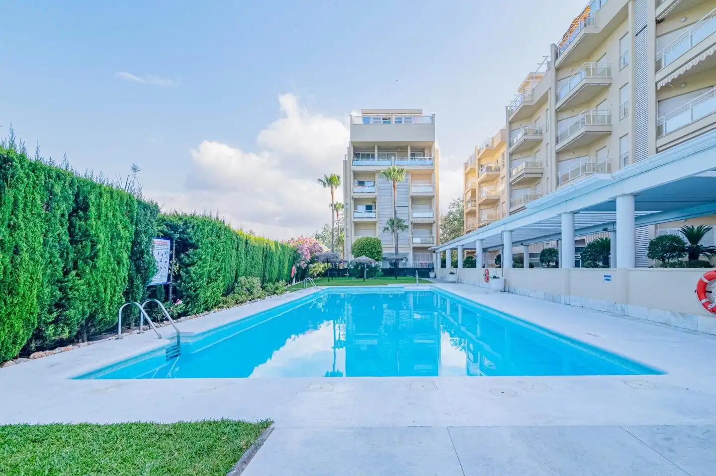 Piscina de Piso en venta en Motril con Terraza y Piscina comunitaria