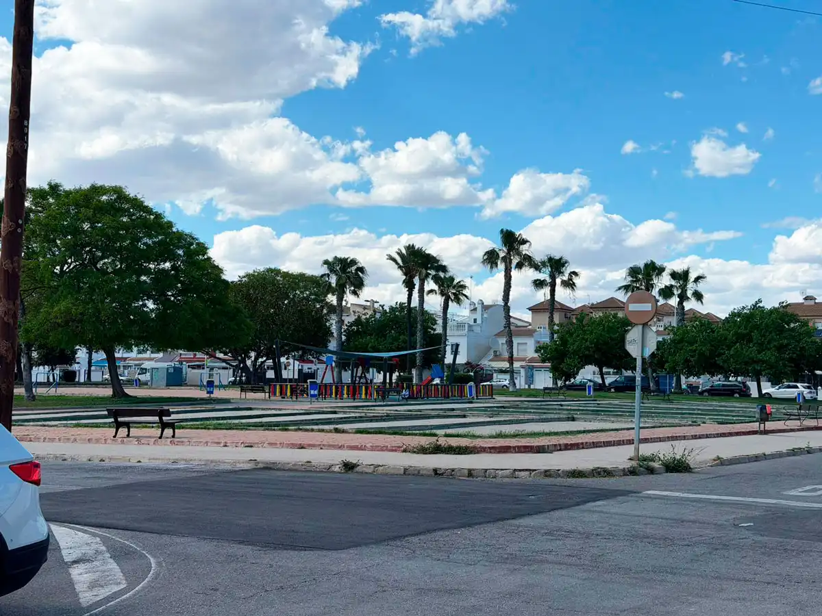 Vista exterior de Piso en venta en Torrevieja con Terraza, Amueblado y Horno