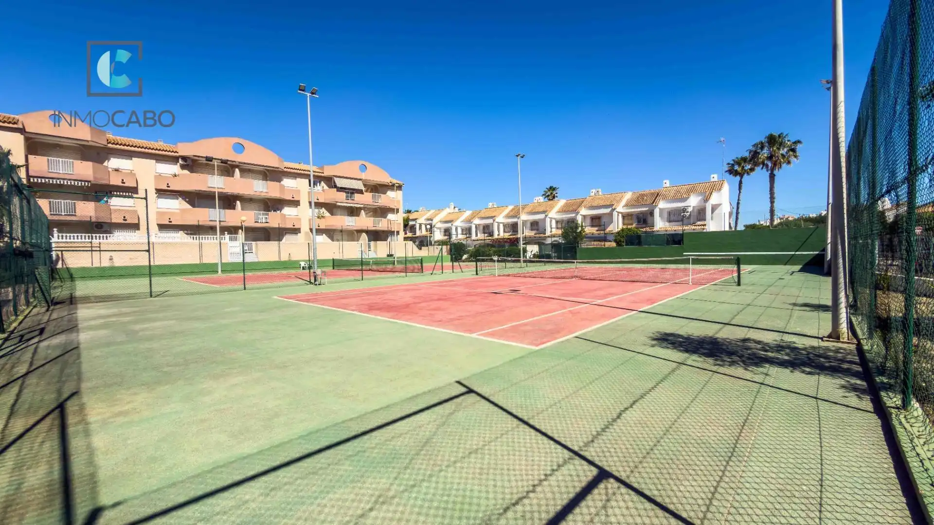 Vista exterior de Local en venta en La Manga del Mar Menor