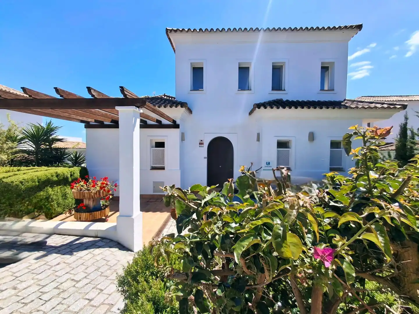 Vista exterior de Casa o xalet en venda en Benalup-Casas Viejas amb Aire condicionat, Calefacció i Jardí privat