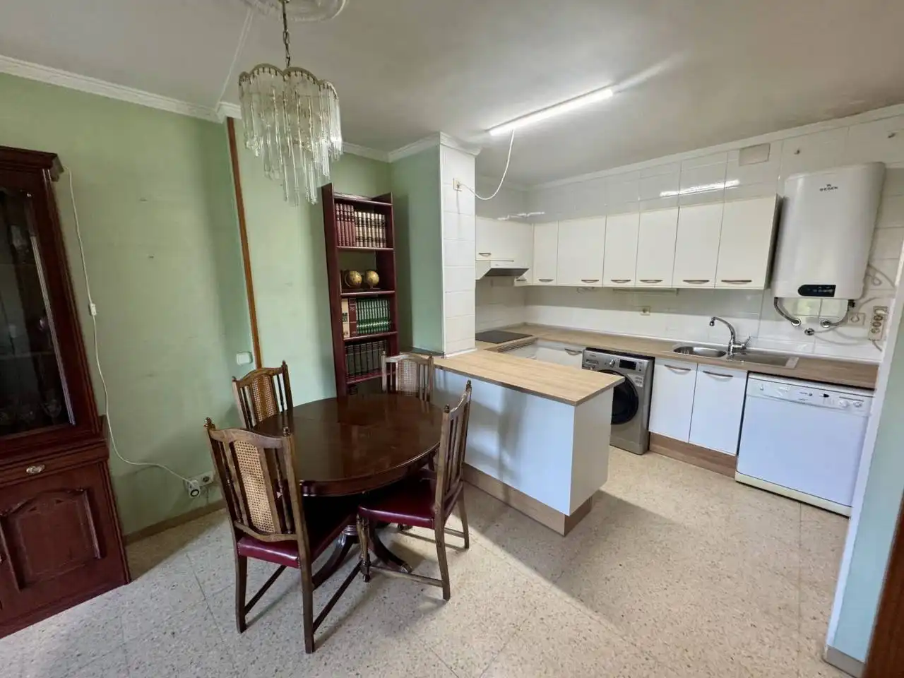 Cocina de Piso en venta en Cerdanyola del Vallès con Calefacción y Terraza