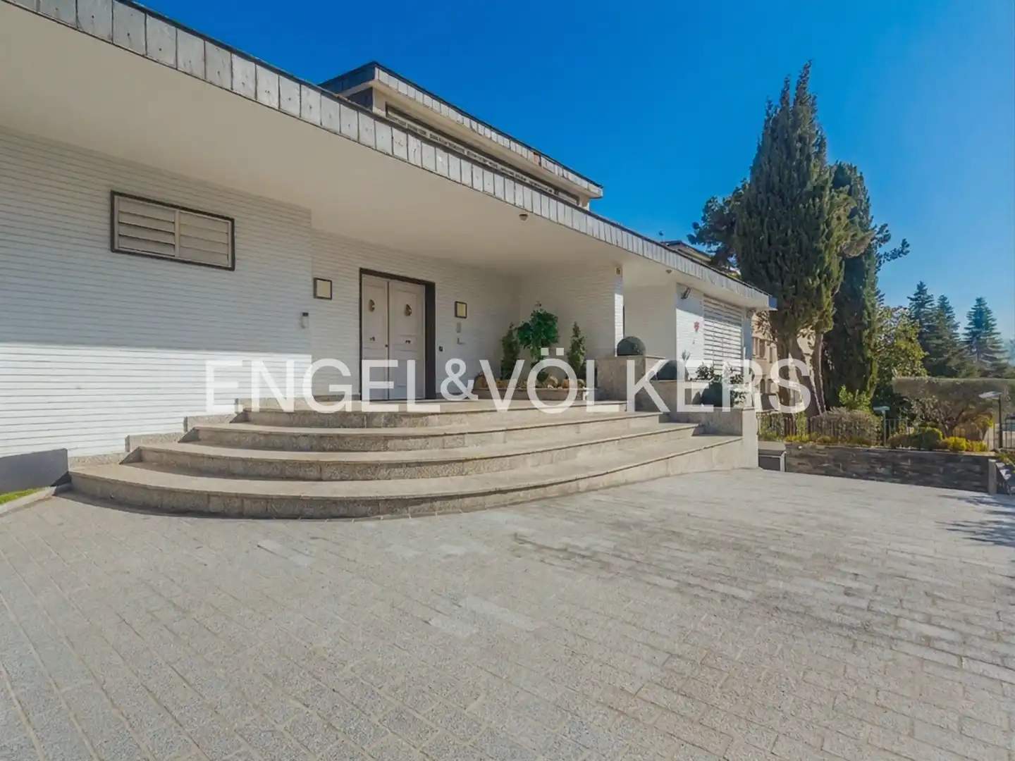 Vista exterior de Casa o xalet de lloguer en Sant Cugat del Vallès amb Calefacció