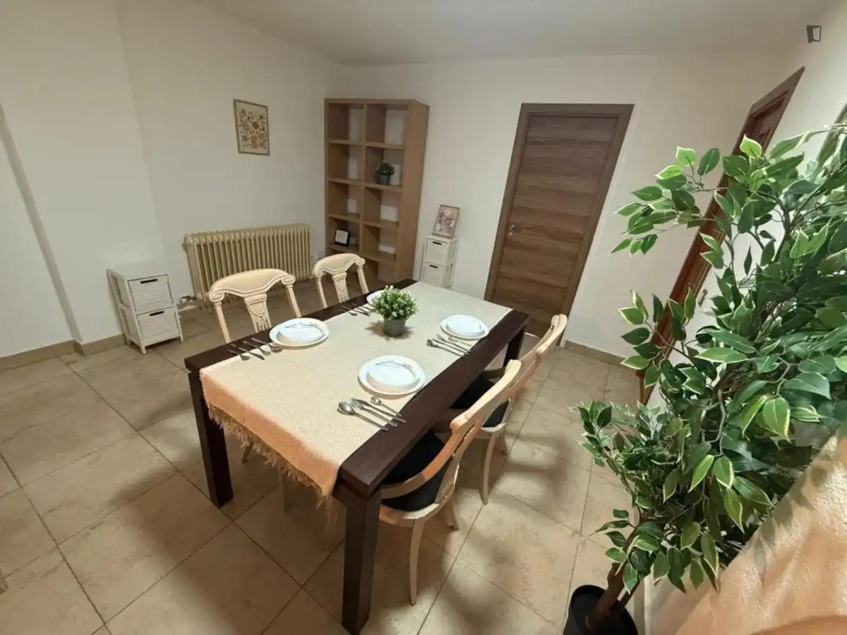 Menjador de Apartament per a compartir en Fuenlabrada amb Aire condicionat, Moblat i Forn