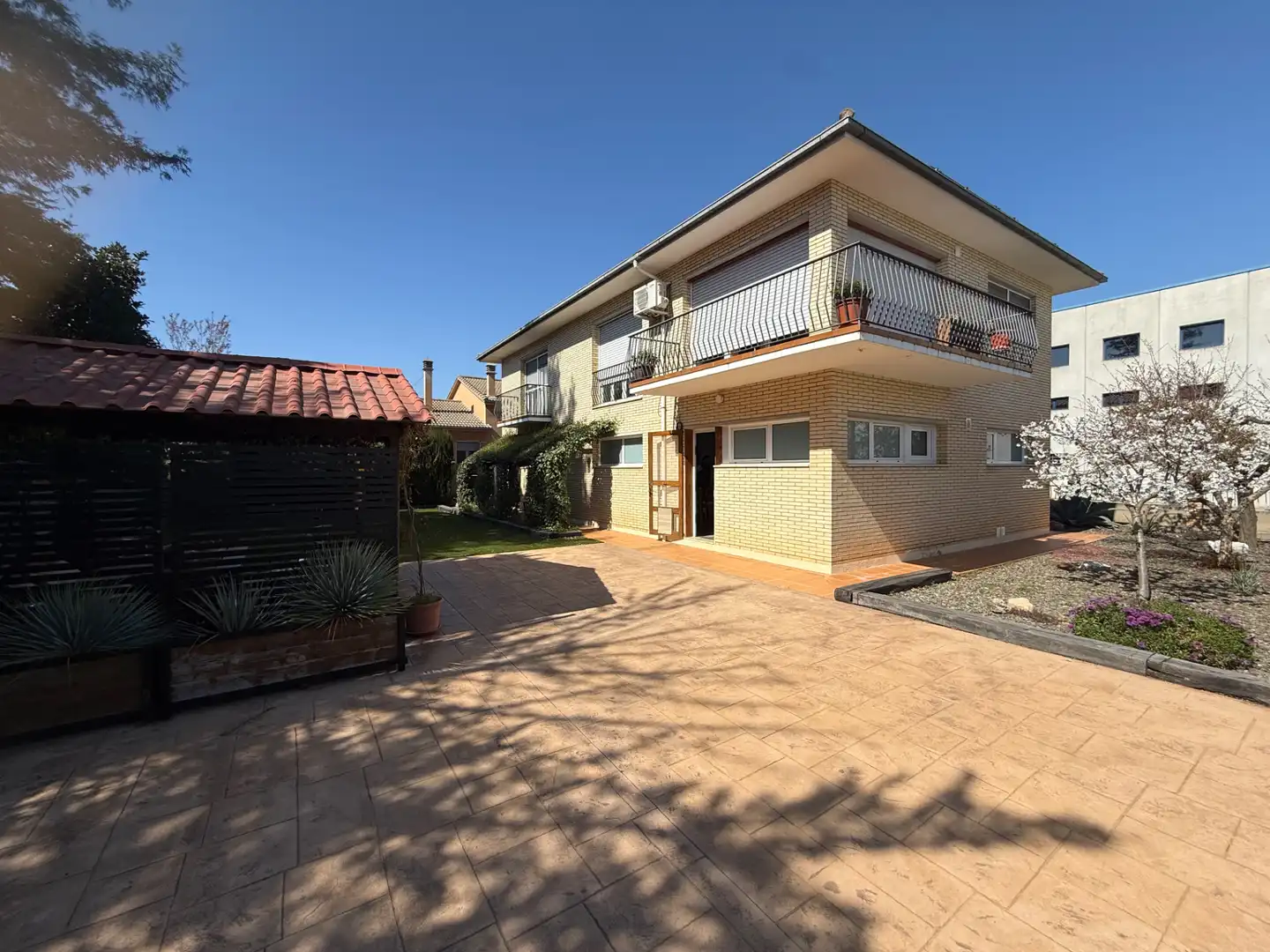 Vista exterior de Casa o chalet en venta en Besalú con Aire acondicionado, Calefacción y Jardín privado