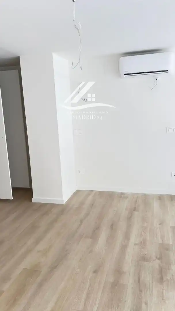 Habitación de Piso en venta en Madrid con Aire acondicionado, Piscina y Piscina comunitaria