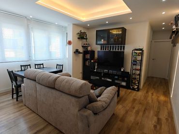 Piso con ascensor en venta en Calle de Sáhara 79