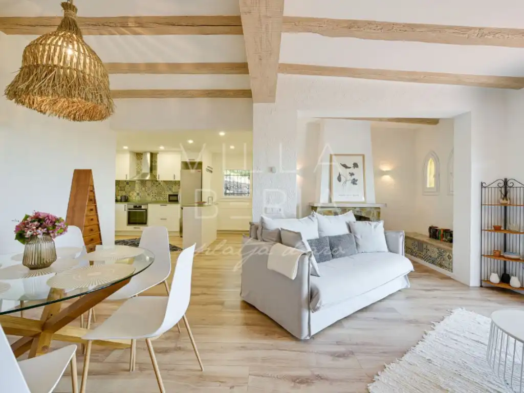 Sala de estar de Casa o chalet en venta en Castell d'Aro, Platja d'Aro i s'Agaró con Aire acondicionado, Calefacción y Jardín privado