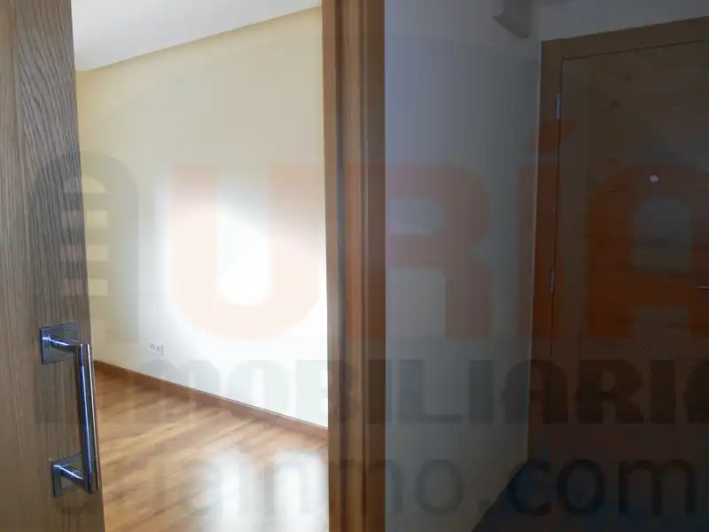 Dormitori de Pis en venda en Oviedo  amb Calefacció, Forn i Microones