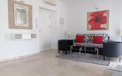 Sala d'estar de Apartament de lloguer en  Sevilla Capital amb Aire condicionat, Calefacció i Moblat