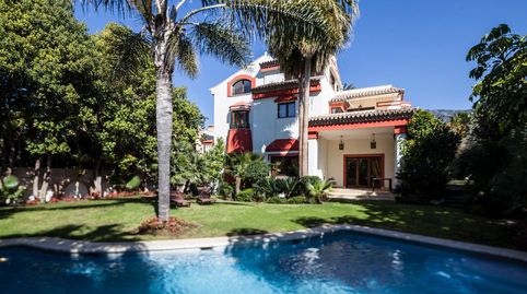Villa Altos de Puente Romano: Un Oasis de Lujo y Exclusividad