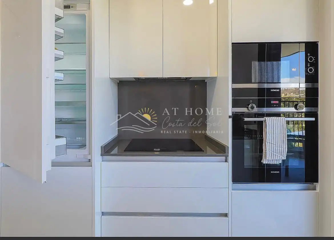 Cocina de Apartamento en venta en Málaga con Terraza, Piscina y Horno