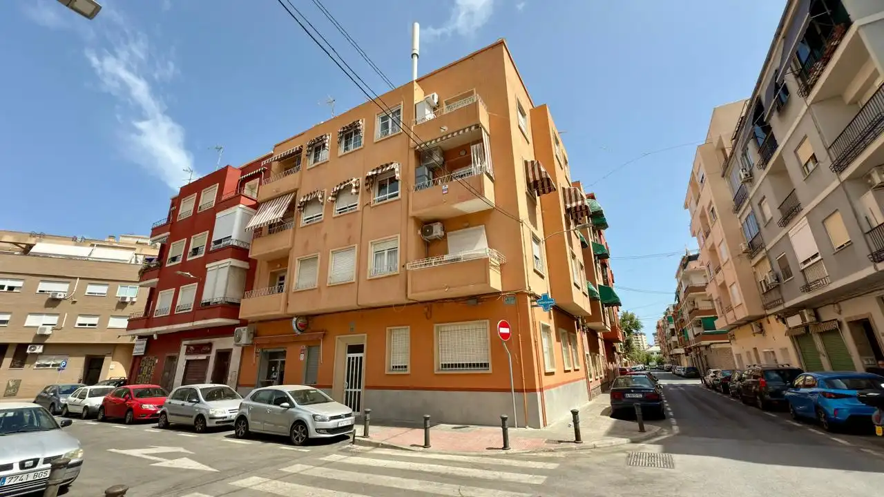 Vista exterior de Pis en venda en Alicante / Alacant amb Aire condicionat, Moblat i Forn
