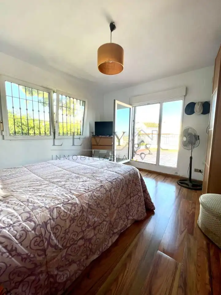 Dormitori de Casa o xalet en venda en Torremolinos amb Calefacció, Jardí privat i Terrassa