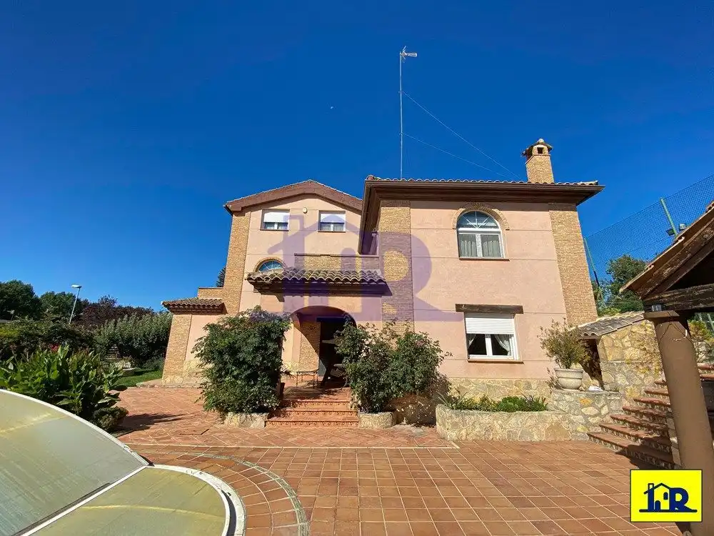 Exterior view of Houses for sale in Arcas del Villar  with Terrace, Storage room and Swimming Pool