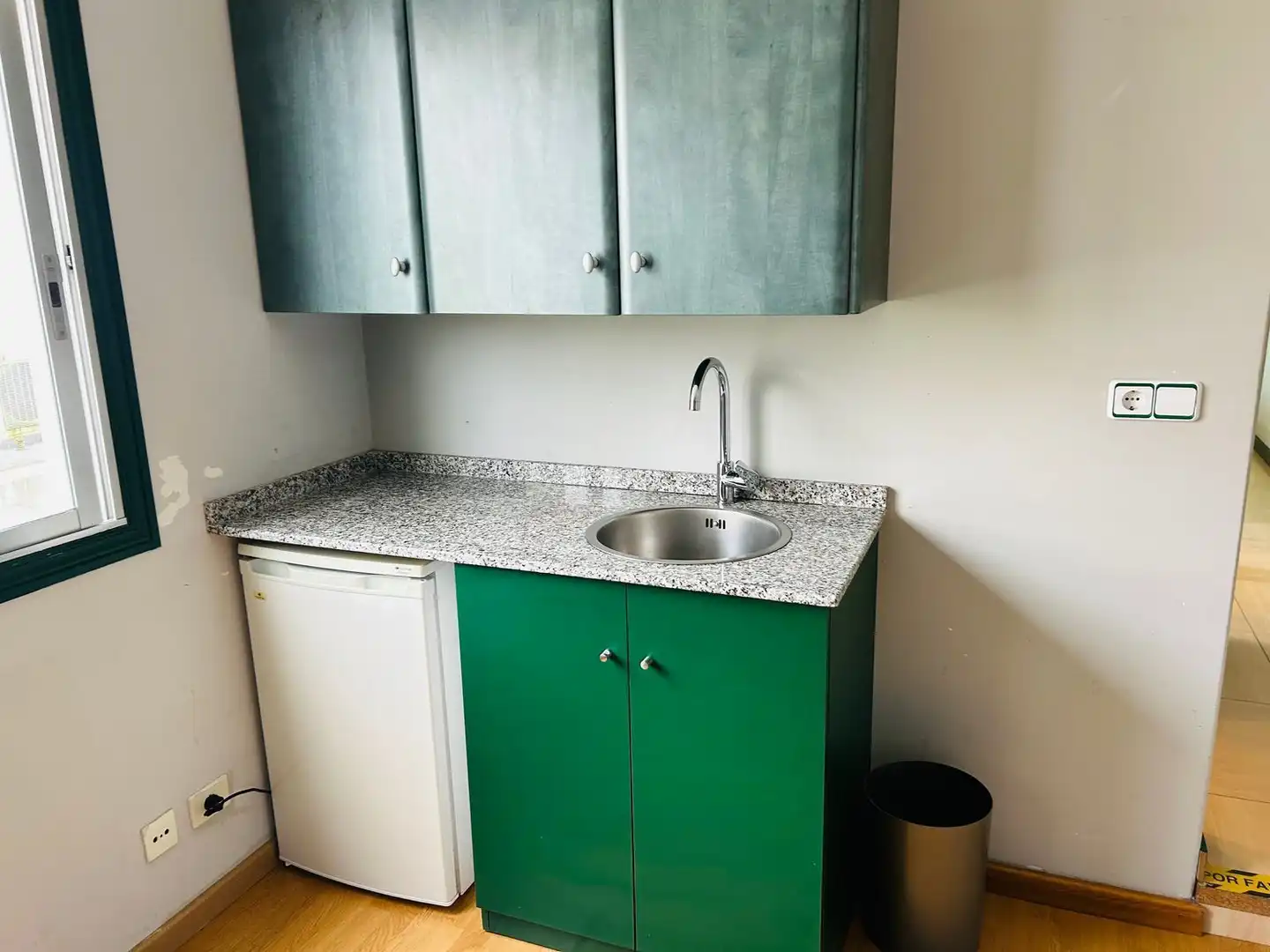 Küche von Büro zur Miete in A Coruña Capital  mit Heizung