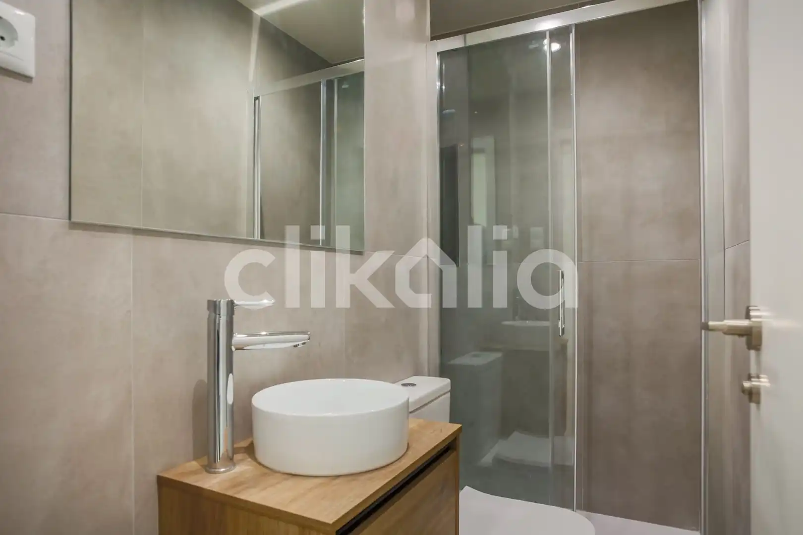 Baño de Piso en venta en Madrid con Aire acondicionado y Calefacción