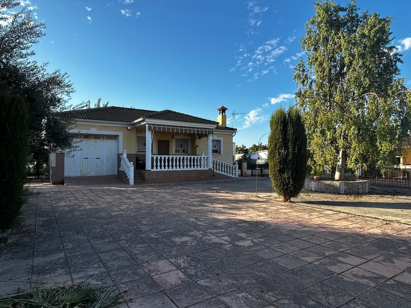 Vista exterior de Casa o xalet en venda en  Córdoba Capital amb Aire condicionat, Terrassa i Traster