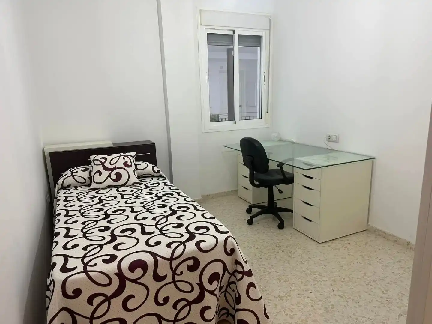 Schlafzimmer von Wohnung zur Miete in Rota mit Abstellraum und Möbliert