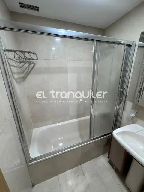 Bathroom of Flat for rent in Madrid  with Air Conditioner, Swimming Pool and Furnished
