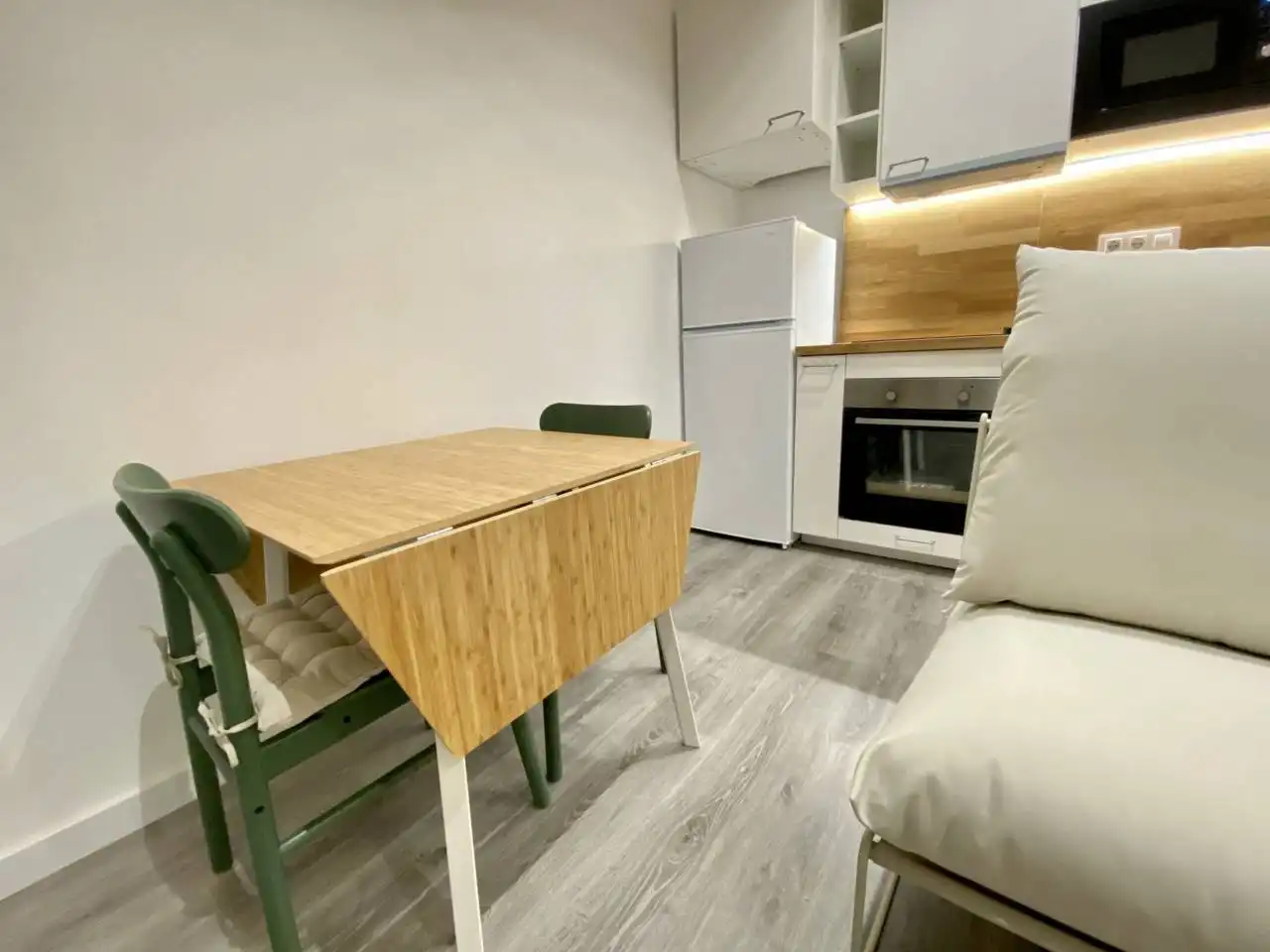 Cuina de Apartament en venda en Barcelona amb Aire condicionat, Parquet i Moblat