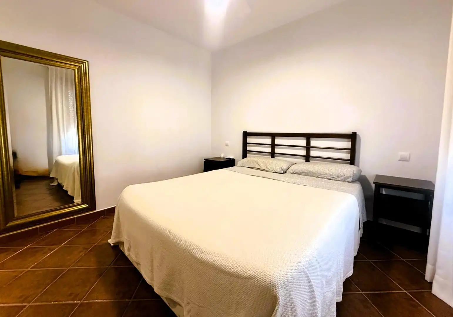 Dormitori de Casa o xalet en venda en La Rinconada amb Aire condicionat, Jardí privat i Piscina