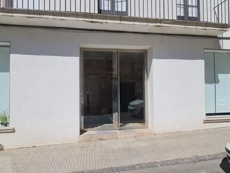 Local de lloguer en Torroella de Montgrí