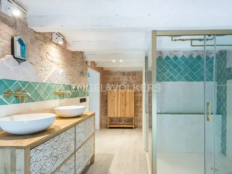 Baño de Dúplex de alquiler en Barcelona con Aire acondicionado, Calefacción y Parquet