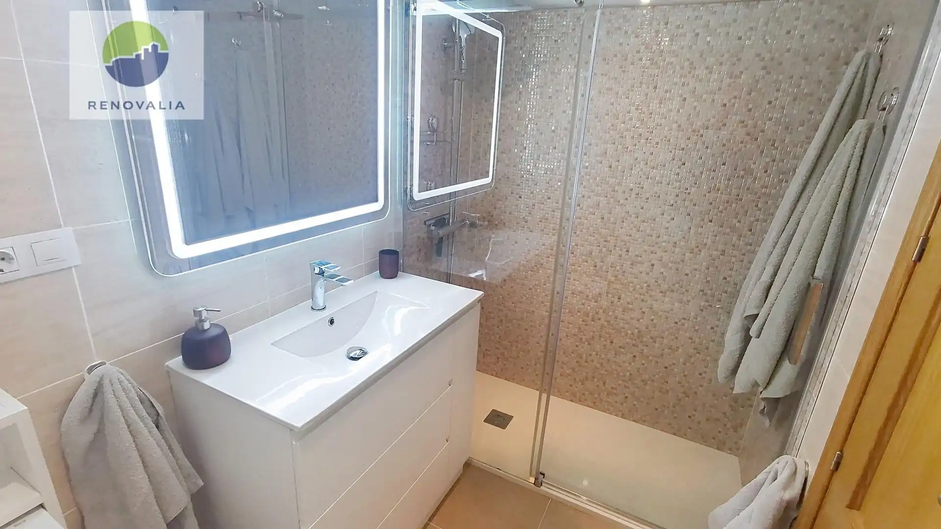 Badezimmer von Wohnung zum Verkauf in Granada mit Klimaanlage, Heizung und Terrasse