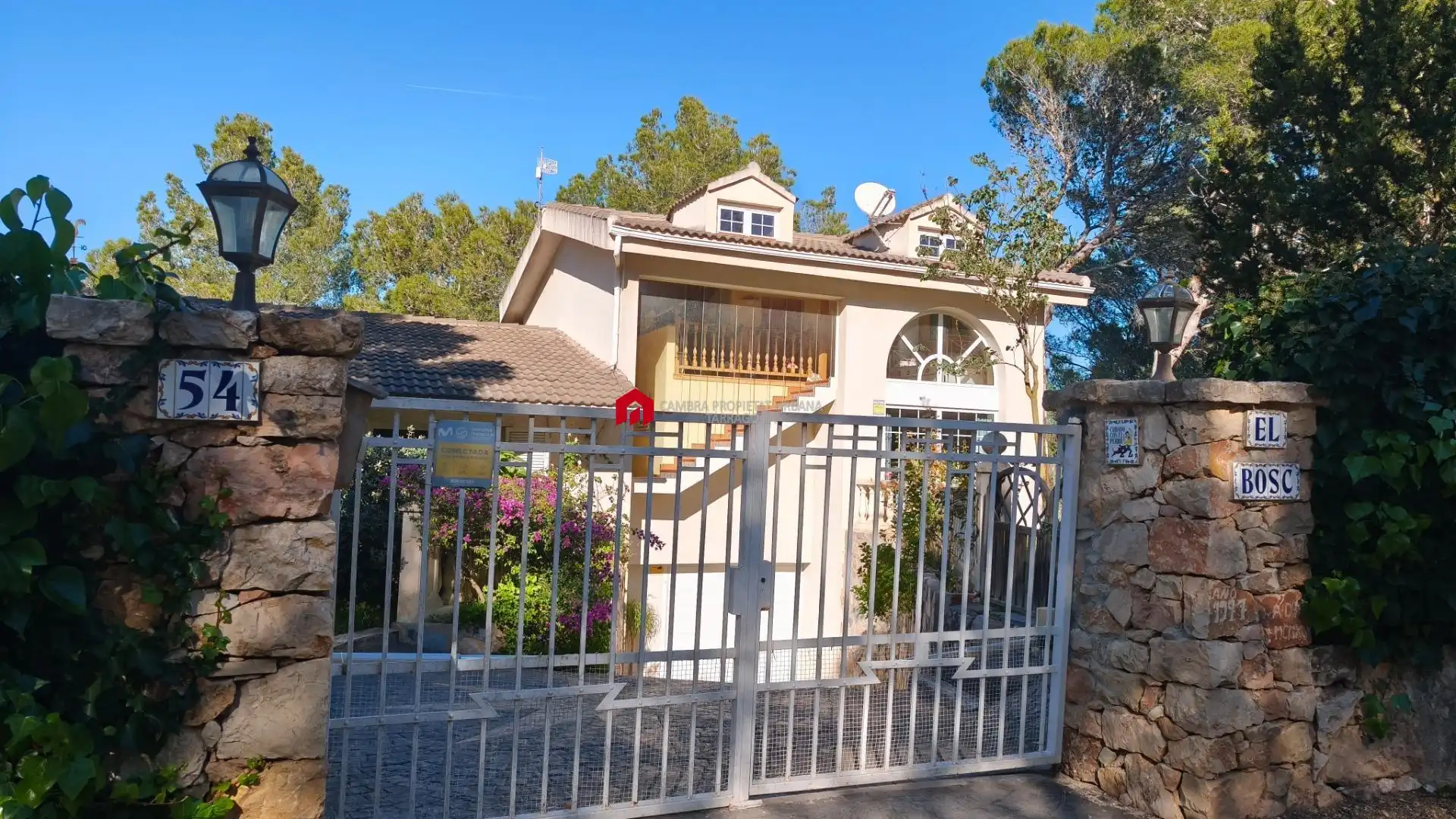Vista exterior de Casa o xalet en venda en Tortosa amb Calefacció, Jardí privat i Terrassa