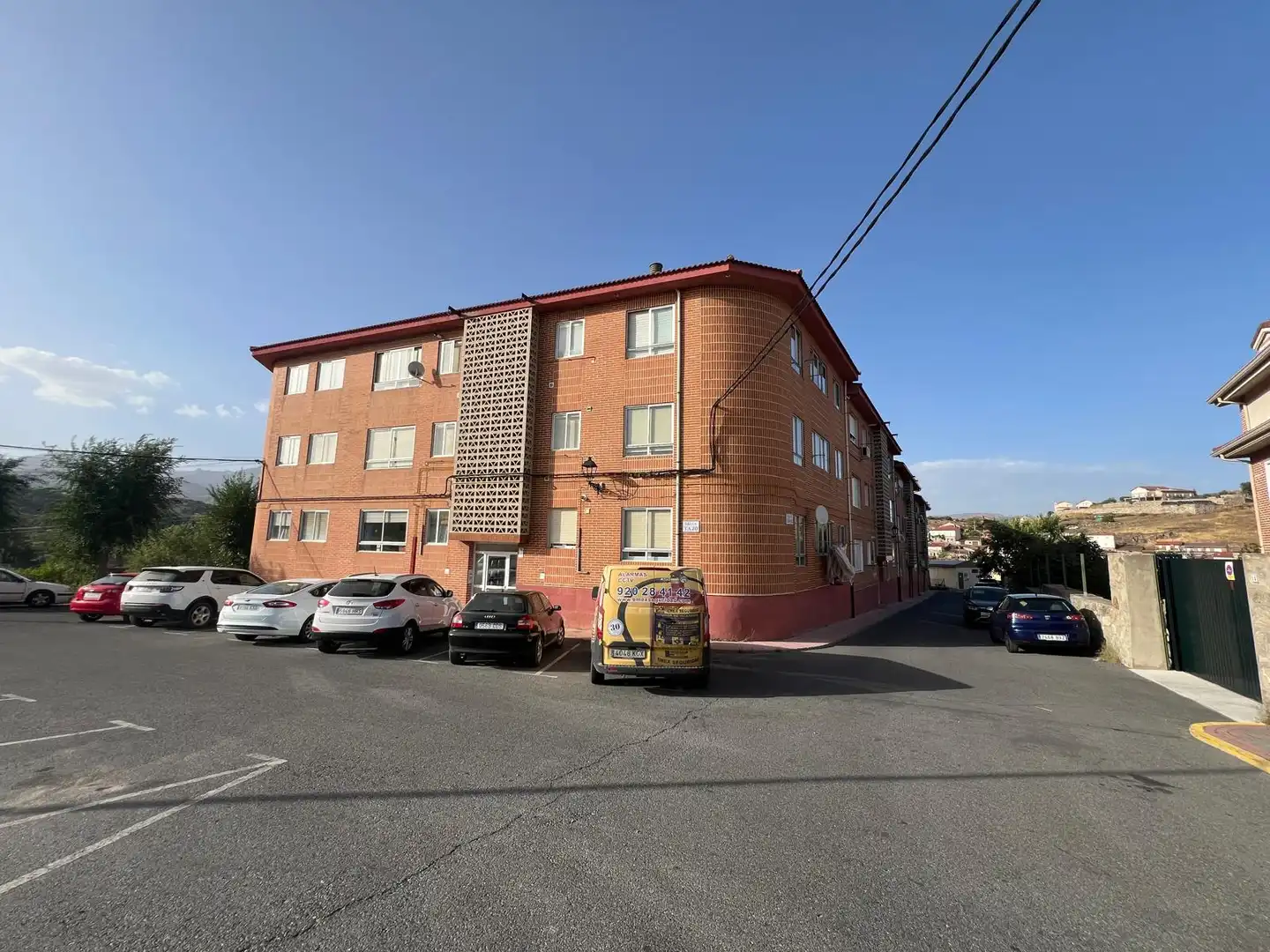 Vista exterior de Piso en venta en Burgohondo con Calefacción y Amueblado