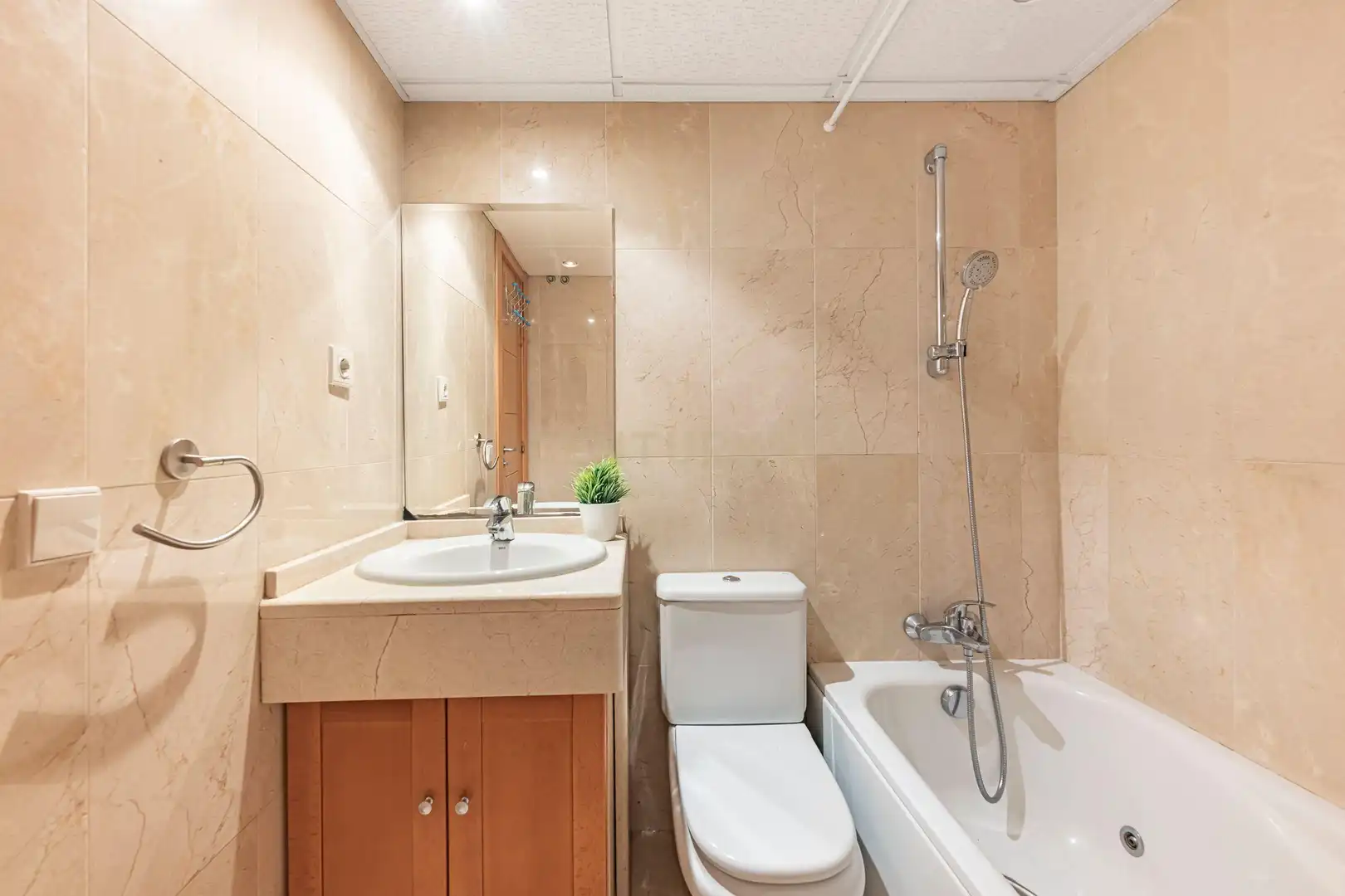 Bathroom of Apartments for sale in Estepona  with Air Conditioner and Washing machine