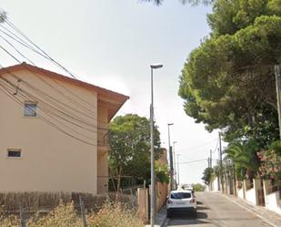 Vista exterior de Casa o xalet en venda en Vilanova i la Geltrú amb Terrassa i Traster