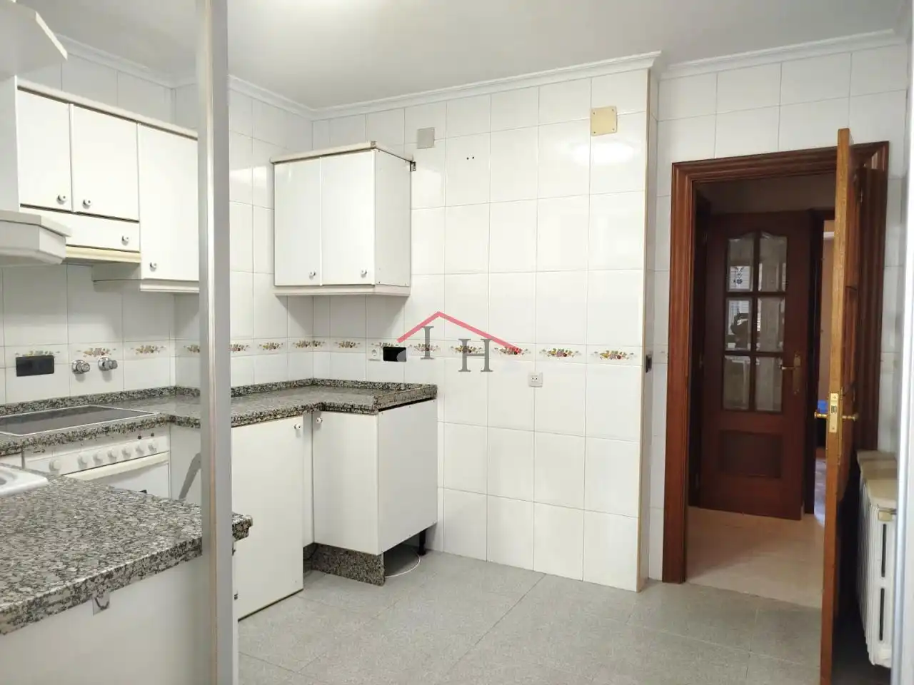 Cuina de Pis en venda en León Capital  amb Calefacció, Terrassa i Traster